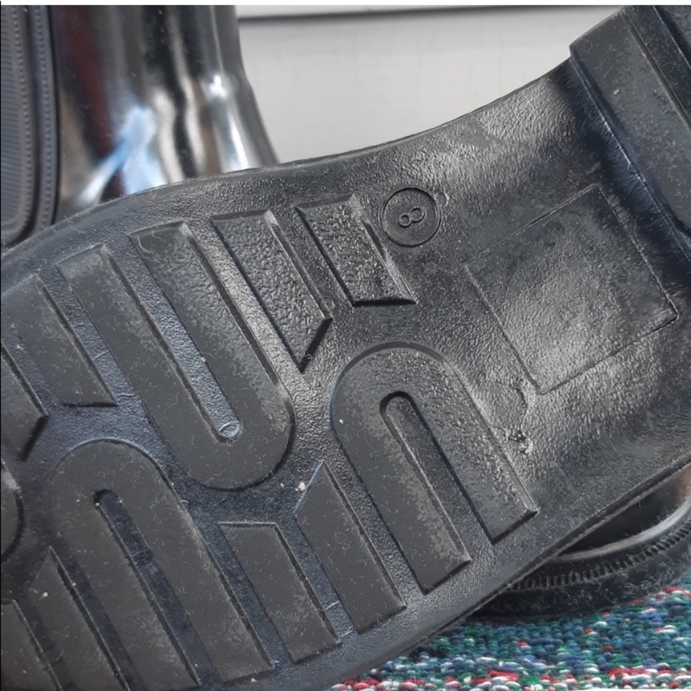 Chelsea Boots - Picture 3 of 4
